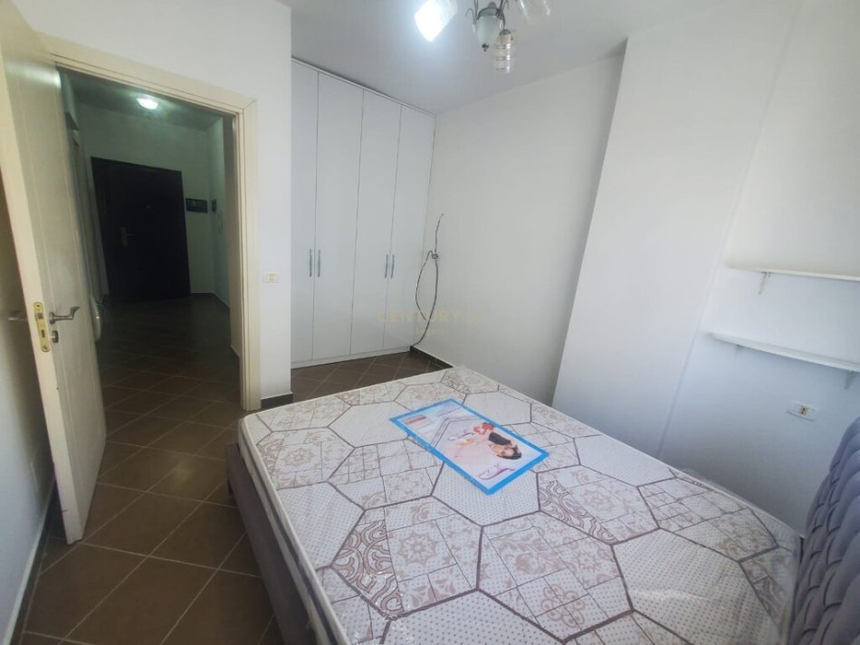 Tirane, jepet me qera apartament 2+1+Ballkon Kati 6, 85 m² 400 € (Apartament 2+1 për Qira në Fresku,)