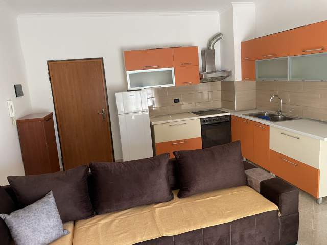 Tirane, jepet me qera apartament 2+1+BLK Kati 5, 80 m² 30.000 Leke (Rruga Panajot Pano)