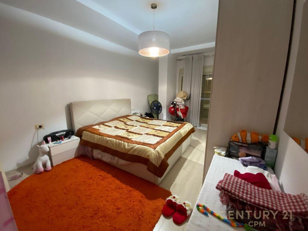 Shesim apartament 2+1+2 në Rrugen e Kosovareve !!