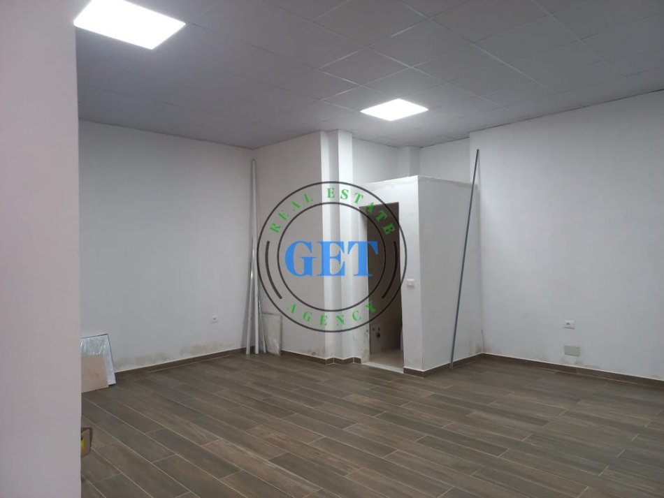 Durres, jepet me qera ambjent biznesi Kati 0, 67 m² 450 € 