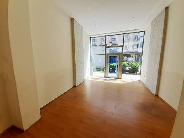 Tirane, jepet me qera ambjent biznesi 36 m² 46.000 Leke
