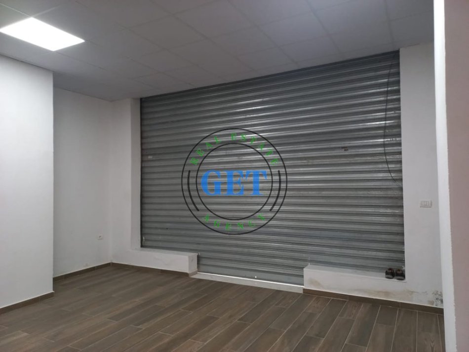 Durres, jepet me qera ambjent biznesi Kati 0, 67 m² 450 € 