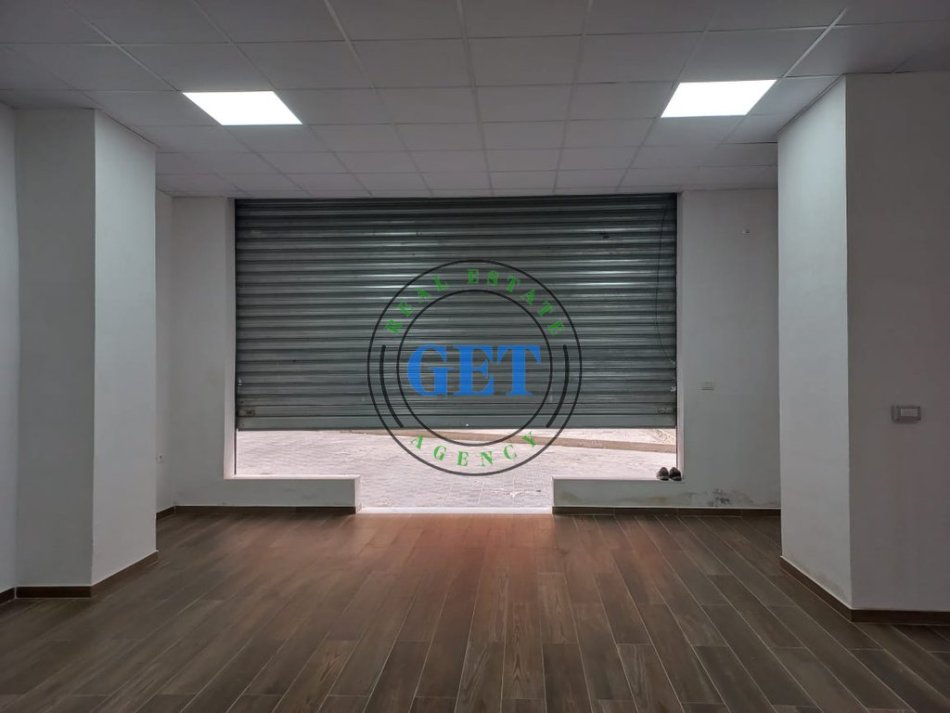 Durres, jepet me qera ambjent biznesi Kati 0, 67 m² 450 € 