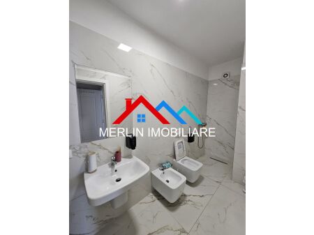 Tirane, jepet me qera ambjent biznesi Kati 4, 175 m² 2.000 € (Rruga e Elbasanit)