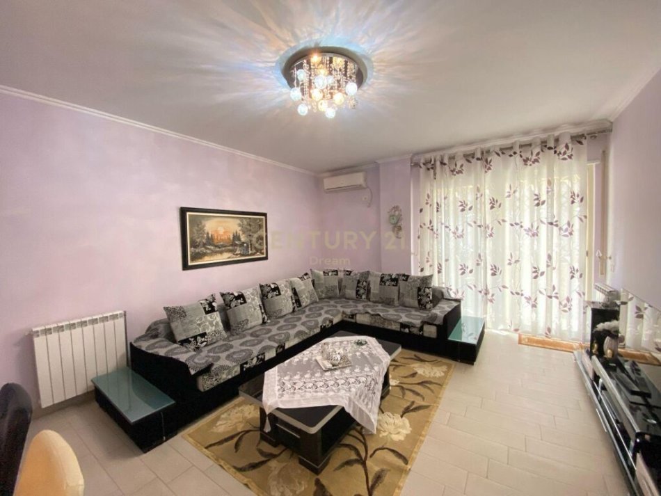 Tirane, shitet apartament 2+1, , (Fresk)