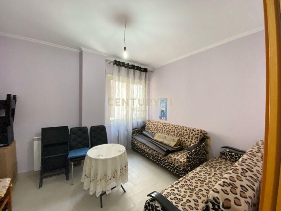 Tirane, shitet apartament 2+1, , (Fresk)