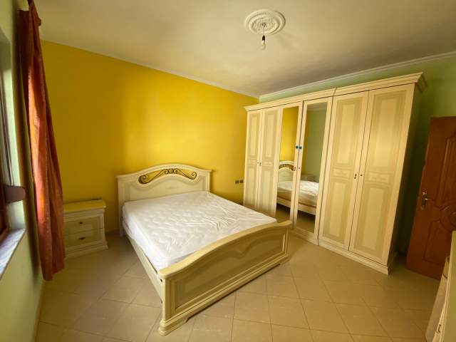 Tirane, jepet me qera Vile 3+1+BLK Kati 2, 130 m² 45.000 Leke (rruga besa)
