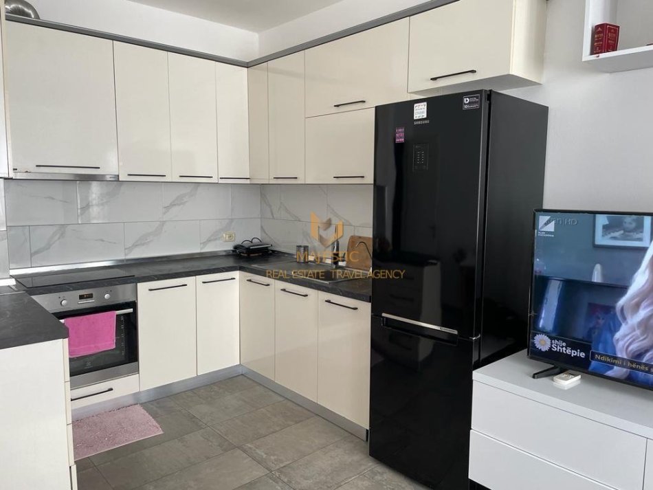 Tirane, shitet apartament 1+1+Ballkon Kati 3, 70 m² 105.000 € (rruga sokrat miho)