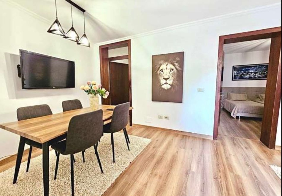 Tirane, jepet me qera apartament 1+1 Kati 1, 105 m² 700 € (Sheshi Skenderbej)