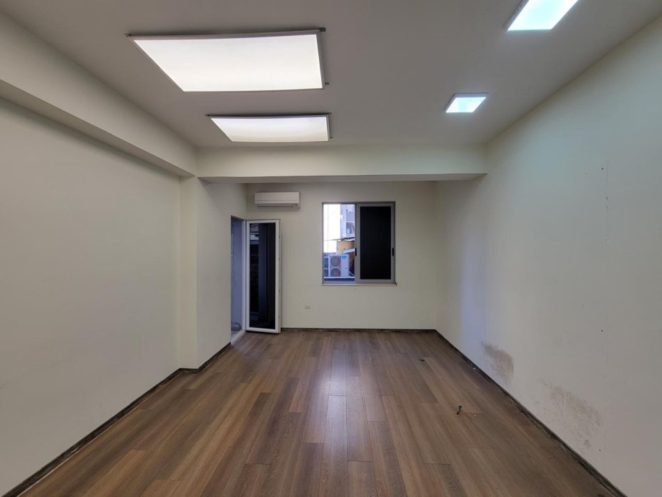 Tirane, jepet me qera apartament Kati 2, 95 m² 600 € (Rruga e Kavajes)