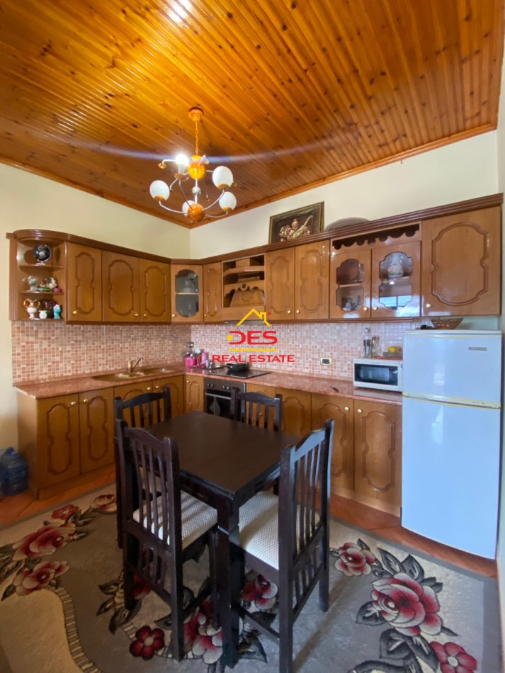 Vlore, shitet shtepi Kati 2, 145.000 € (Topana)