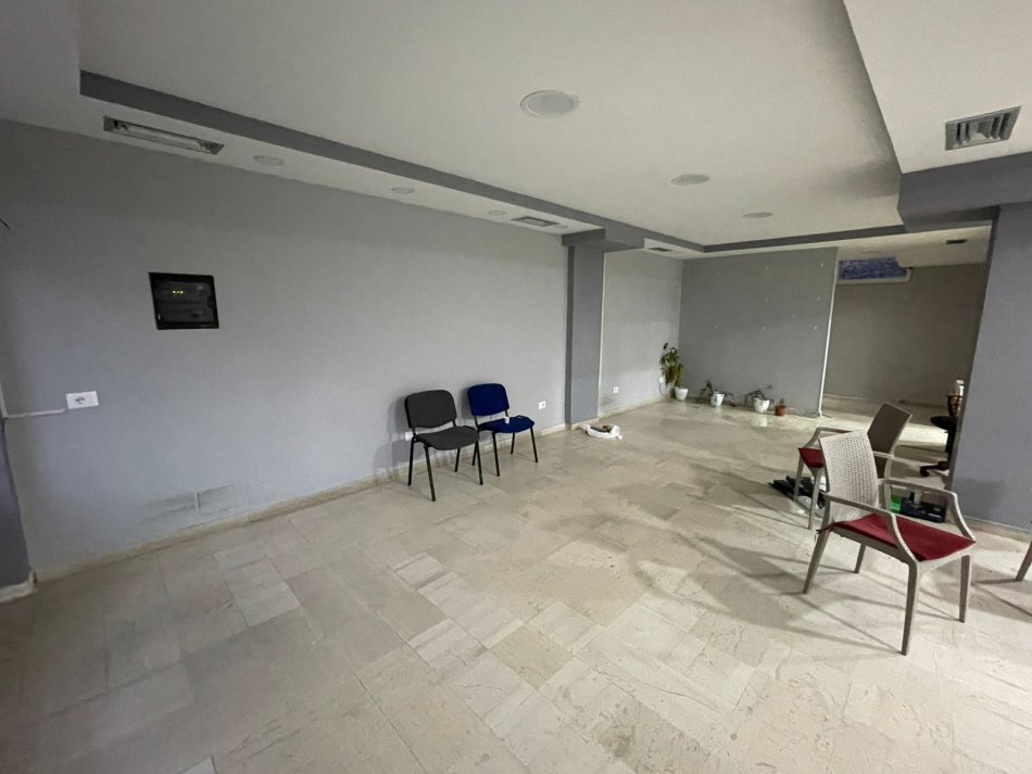 Qera, Ambjent Biznesi, Zogu i Zi, Tiranë