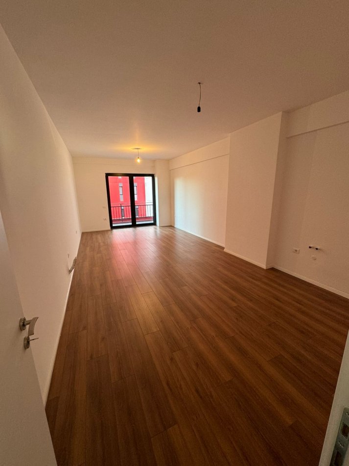 Tirane, jepet me qera apartament 2+1 Kati 4, 100 m² 600 € (Yzberisht)