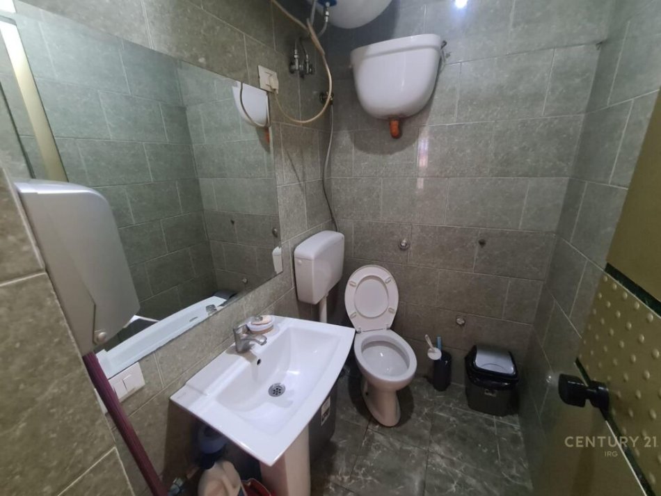 Tirane, jepet me qera lokal Kati 0, 150 m² 1.000 € (Komuna e Parisit)