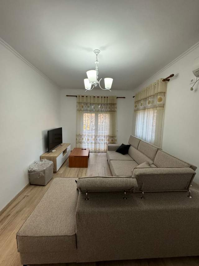 Tirane, jepet me qera apartament 1+1+A+BLK Kati 3, 70 m² 500 Euro (prane Vodafonit)