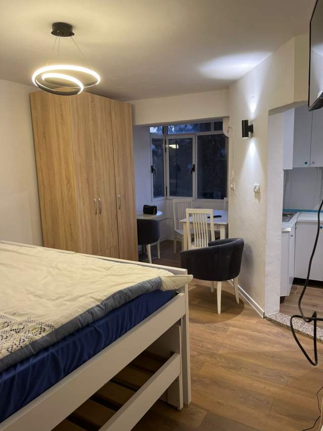Tirane, jepet me qera apartament Kati 3, 300 Euro (Ali Visha)