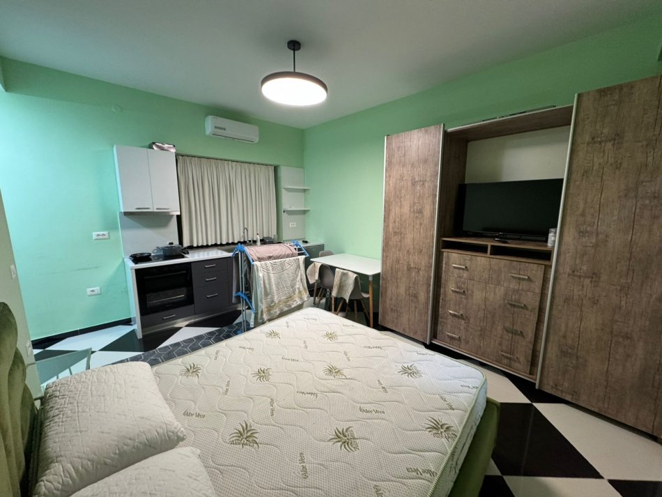 Tirane, jepet me qera garsonier 1+1 Kati 1, 40 m² 350 € (rruga e kavajes)