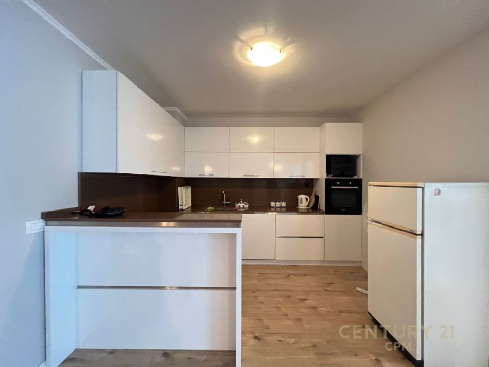 Tirane, shitet apartament 3+1+Aneks+Ballkon Kati 8, 144 m² 270.000 € (Bulevardi Zogu I, prane ish-stacionit te trenit)