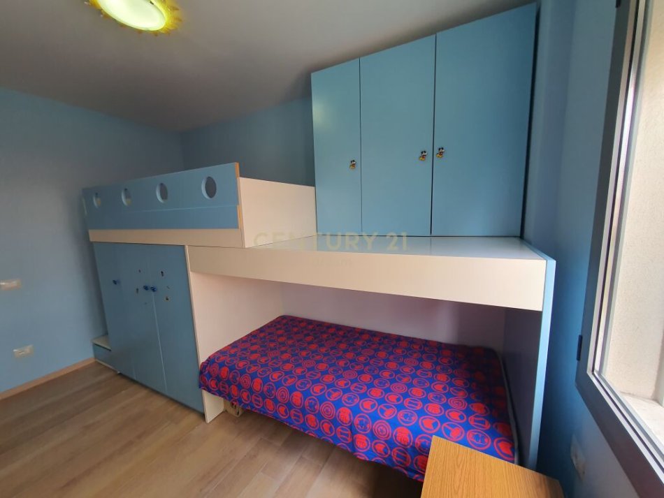 Tirane, jepet me qera apartament 2+1+Ballkon Kati 2, 93 m² 550 € (prane zones se Oxhakut.)