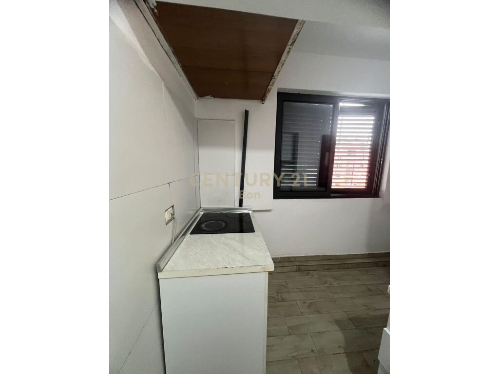 JEPET ME QIRA APARTAMENT 1+1 I MOBILUAR AFER SPITALIT DURRES