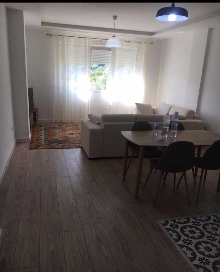 Tirane, shes apartament 1+1+Ballkon Kati 4, 71 m² 145.000 € (Rr. E kroit te Kopshti Zoologjik)