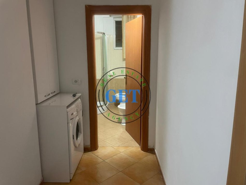 Durres, jepet me qera apartament 1+1 Kati 3, 90 m² 400 € (Pallati i Sporteve,Durres)