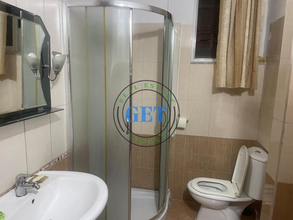 Durres, jepet me qera apartament 1+1 Kati 3, 90 m² 400 € (Pallati i Sporteve,Durres)