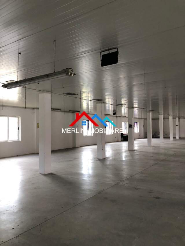 Tirane, Jepet me qera ambjent biznesi (magazin) Kati 1, 680 m² 1.500 Euro (Vaqarr)