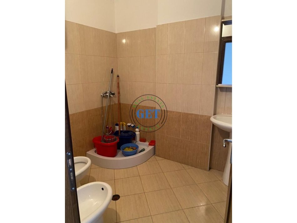 Shqiperi, jepet me qera apartament 3+1+Ballkon , 100 m² 450 € 