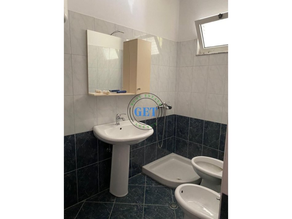 Shqiperi, jepet me qera apartament 3+1+Ballkon , 100 m² 450 € 