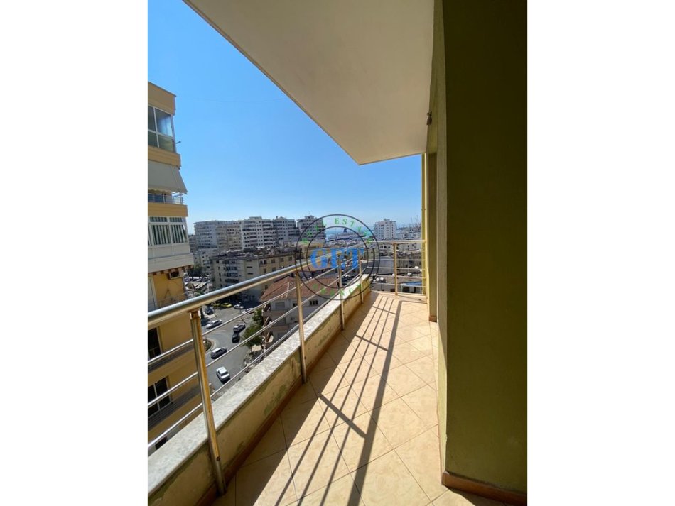 Shqiperi, jepet me qera apartament 3+1+Ballkon , 100 m² 450 € 