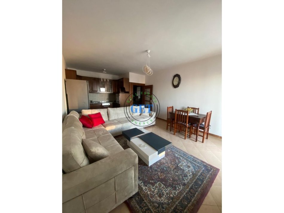 Shqiperi, jepet me qera apartament 3+1+Ballkon , 100 m² 450 € 