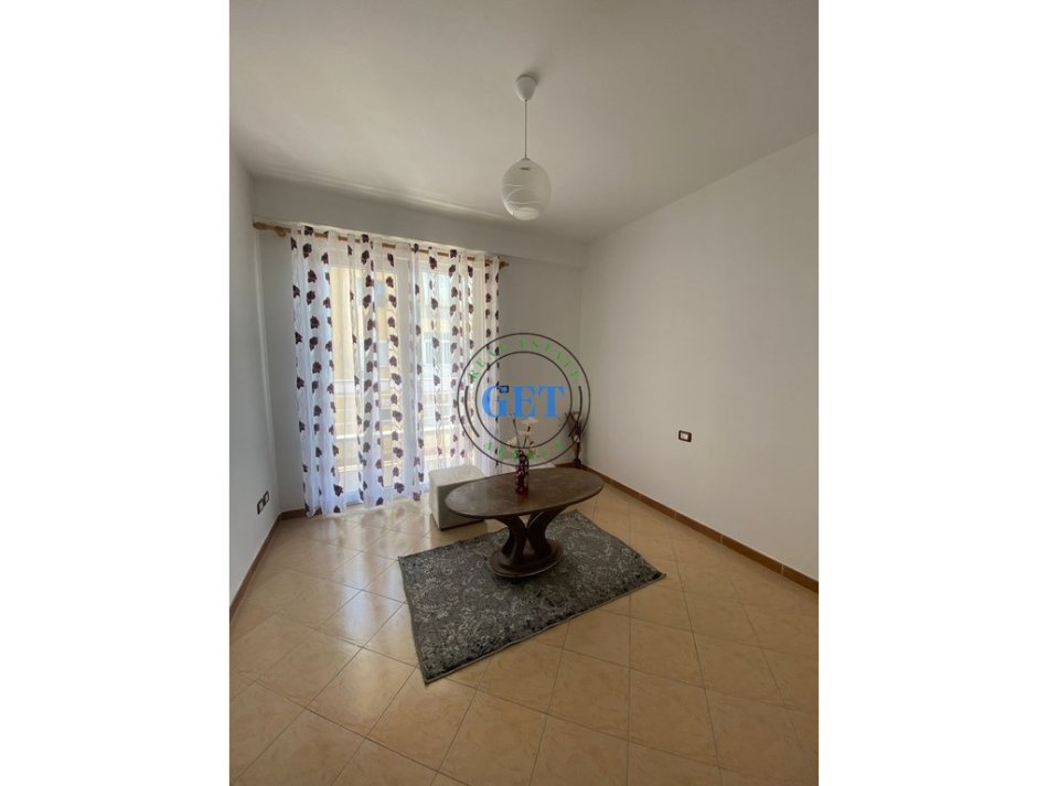 Shqiperi, jepet me qera apartament 3+1+Ballkon , 100 m² 450 € 