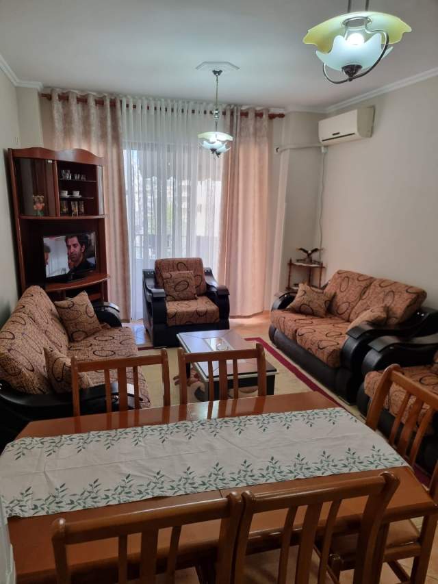 Tirane, jepet me qera apartament Kati 4, 400 Euro Yzberisht