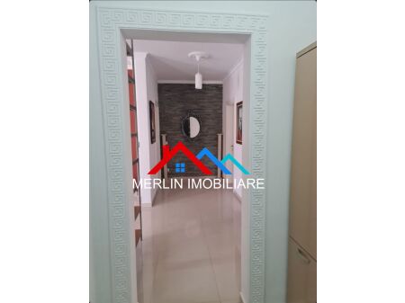 Tirane, jepet me qera apartament 3+1 Kati 2, 128 m² 800 € (Kopshti Botanik)