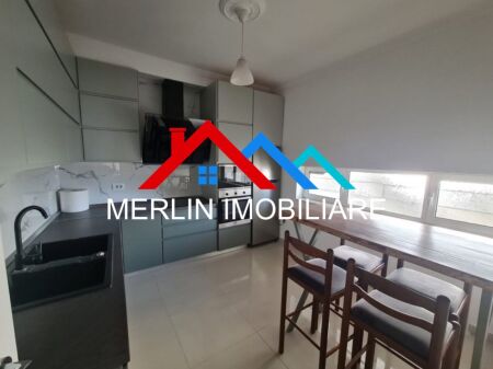 Tirane, jepet me qera apartament 3+1 Kati 2, 128 m² 800 € (Kopshti Botanik)