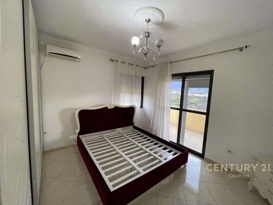 Tirane, jepet me qera apartament 3+1+Aneks+Ballkon , 228 m² 500 € (Sauk)