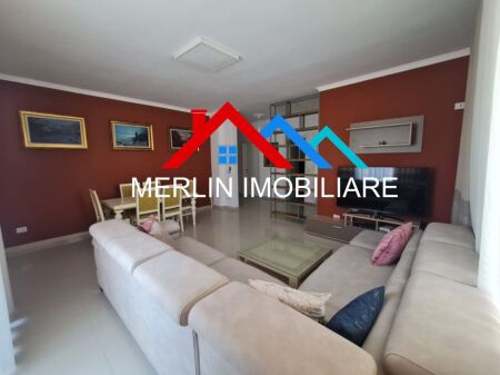 Tirane, jepet me qera apartament 3+1 Kati 2, 128 m² 800 € (Kopshti Botanik)