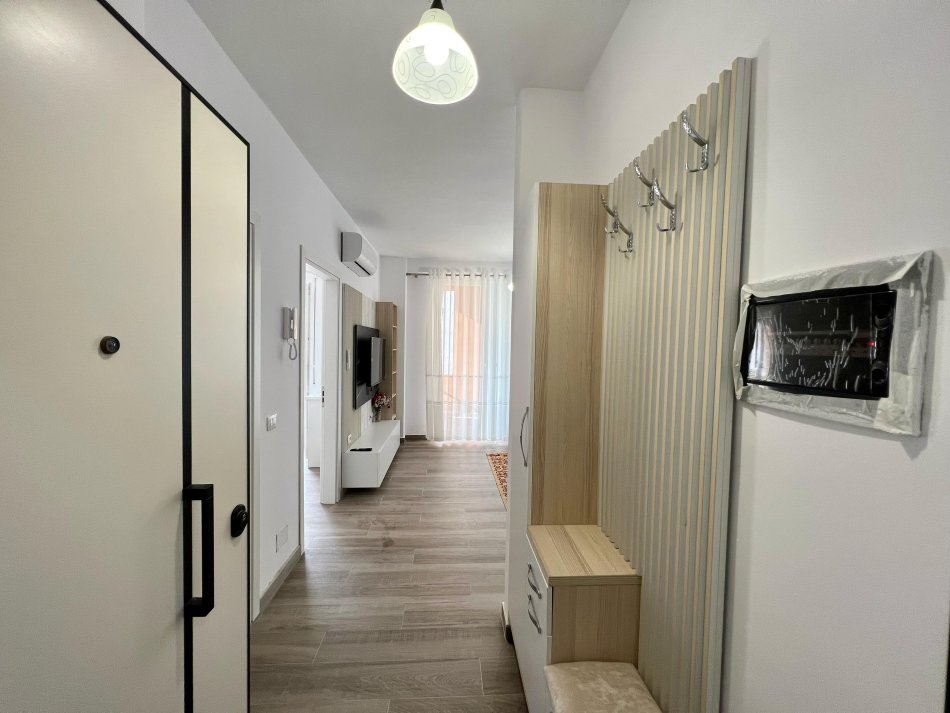 Tirane, jepet me qera 1+1 Kati 5, 75 m² 450 € (rruga 5 maji)