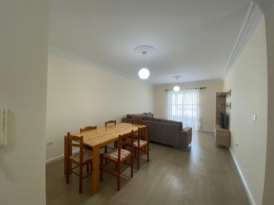Tirane, jepet me qera apartament 2+1+Ballkon Kati 7, 100 m² 450 € (Laprake , Rruga Dritan Hoxha)