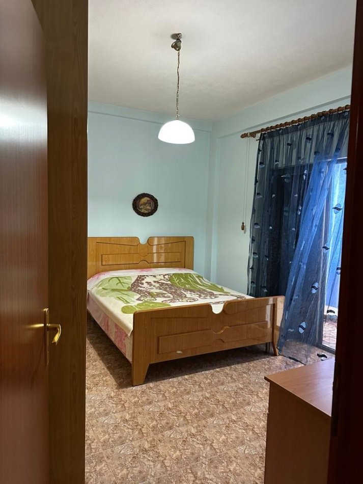 Tirane, jepet me qera apartament 2+1+Ballkon Kati 2, 100 m² 600 € (Rruga Kosovarve)