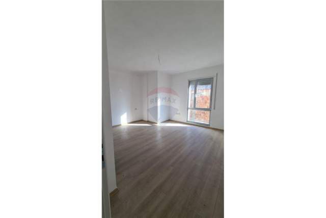 Tirane, jap me qera apartament 2+1+BLK Kati 1, 380 Euro (Arkitekt Sinani)