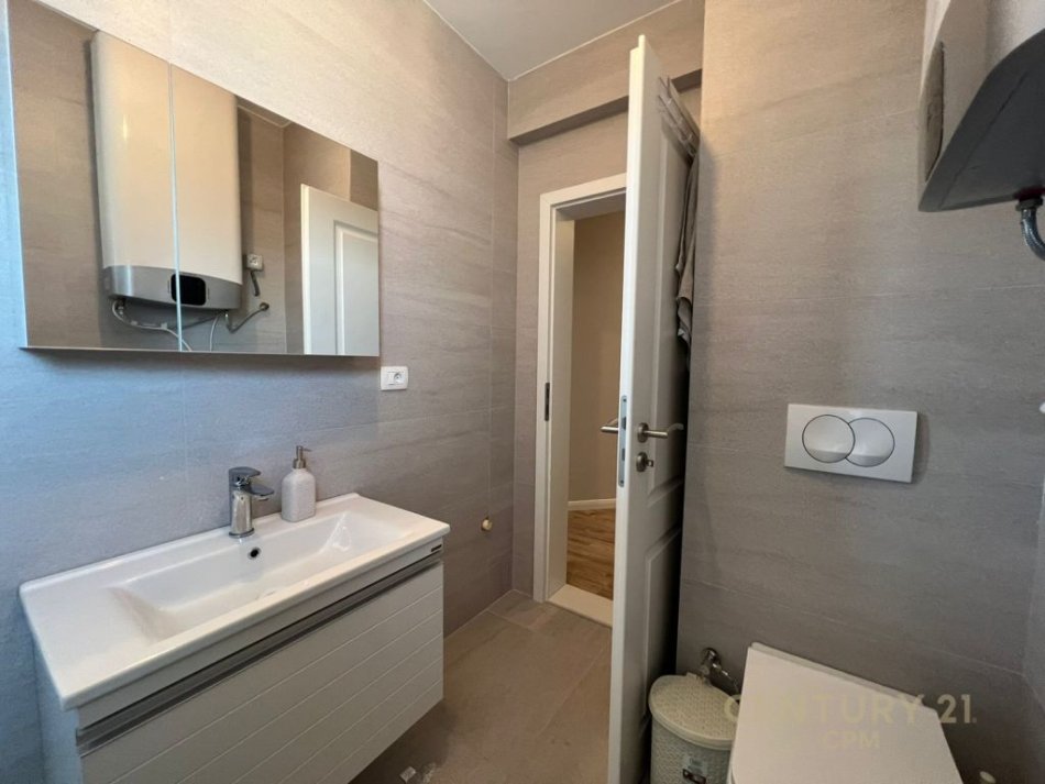 Tirane, shitet apartament 3+1+Aneks+Ballkon Kati 8, 144 m² 270.000 € (Bulevardi Zogu I, prane ish-stacionit te trenit)