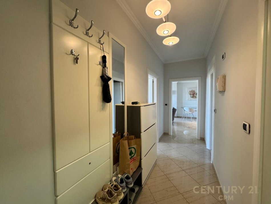 Tirane, shitet apartament 2+1+Ballkon Kati 12, 107 m² 320.000 € (në zonën e Ish Bllokut, Tiranë)