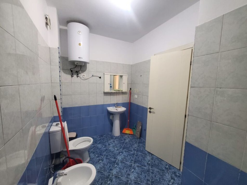 Tirane, jepet me qera apartament 2+1+Ballkon Kati 6, 85 m² 400 € (Apartament 2+1 për Qira në Fresku,)