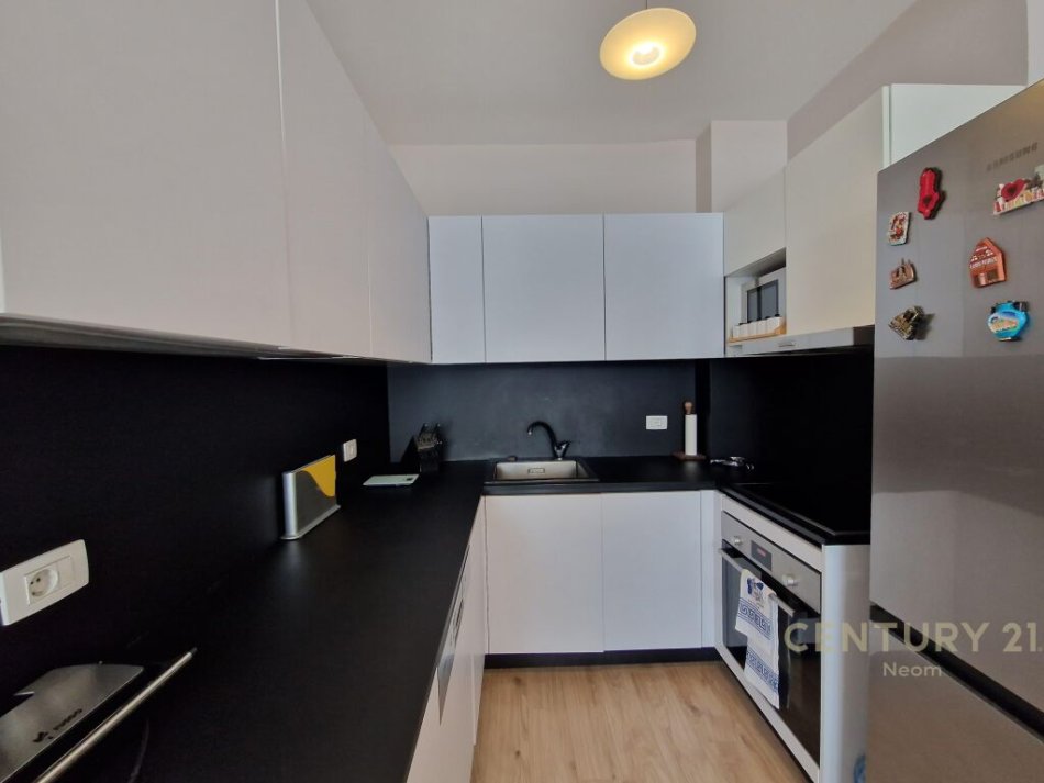 Tirane, jepet me qera apartament 3+1 Kati 3, 119 m² 800 € (Ndre Mjeda, 21 Dhjetori)