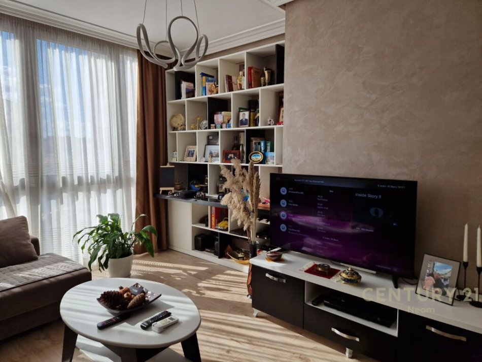 Tirane, jepet me qera apartament 3+1 Kati 3, 119 m² 800 € (Ndre Mjeda, 21 Dhjetori)