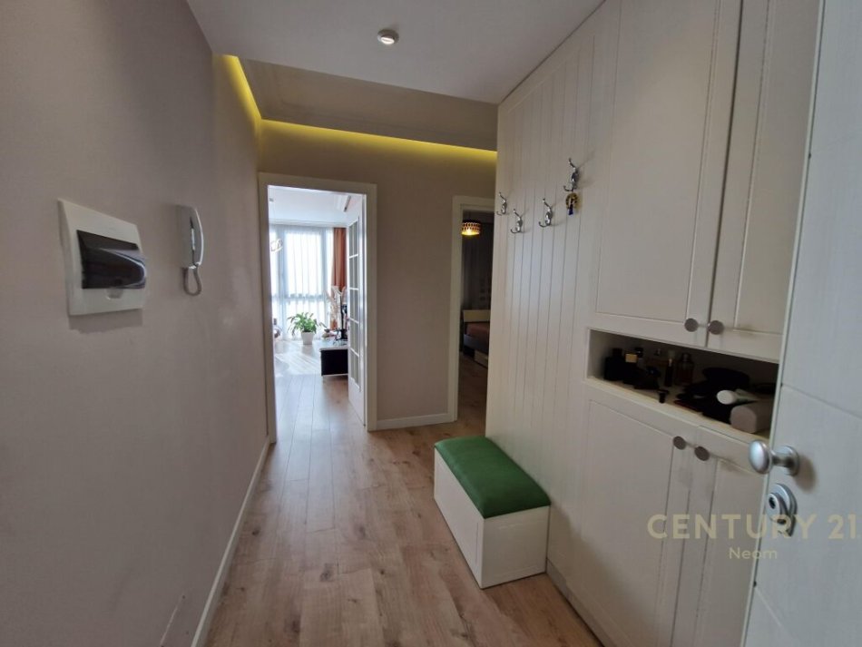 Tirane, jepet me qera apartament 3+1 Kati 3, 119 m² 800 € (Ndre Mjeda, 21 Dhjetori)