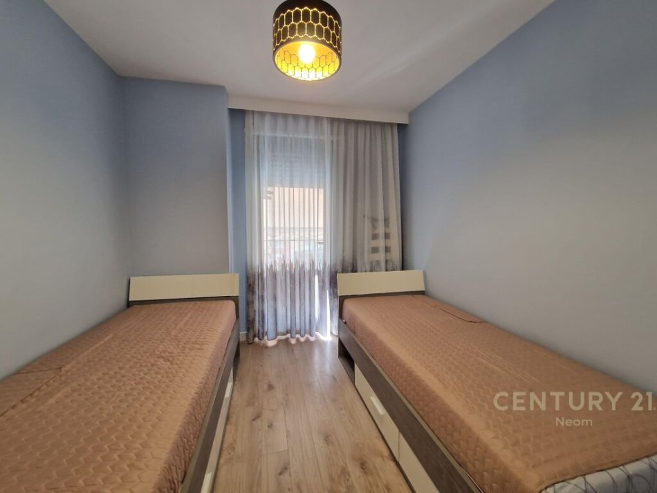 Tirane, jepet me qera apartament 3+1 Kati 3, 119 m² 800 € (Ndre Mjeda, 21 Dhjetori)