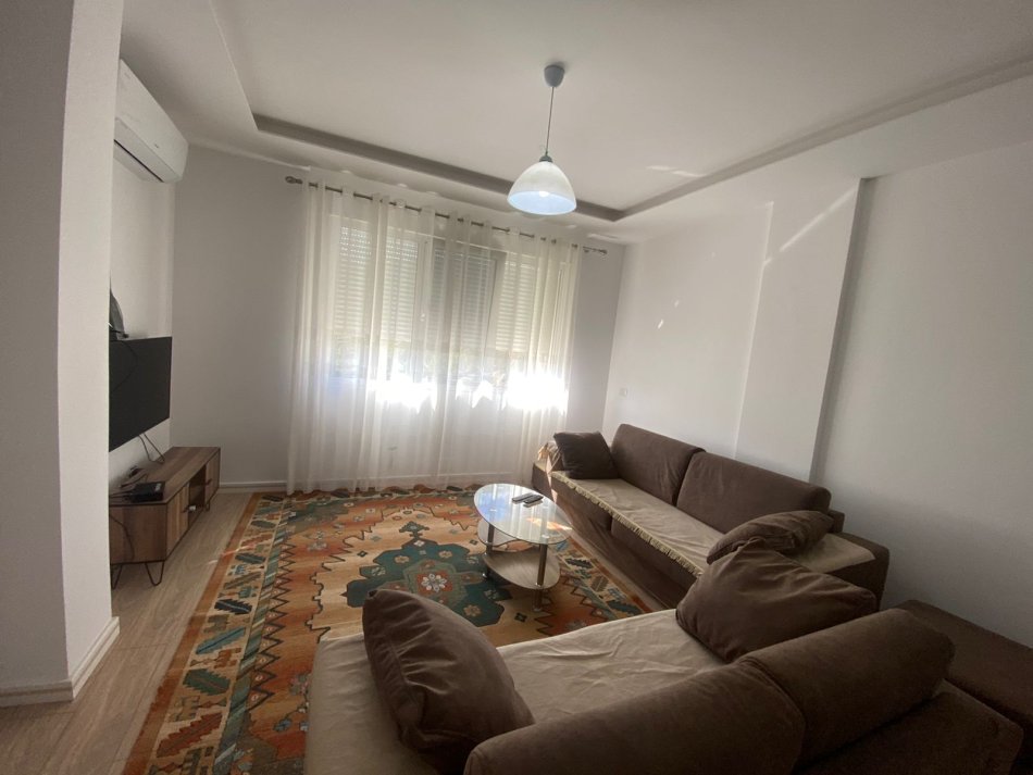 Tirane, jepet me qera apartament 1+1+Ballkon Kati 4, 73 m² 450 € (Kopeshti zologjik , Kompleksi Mateo)